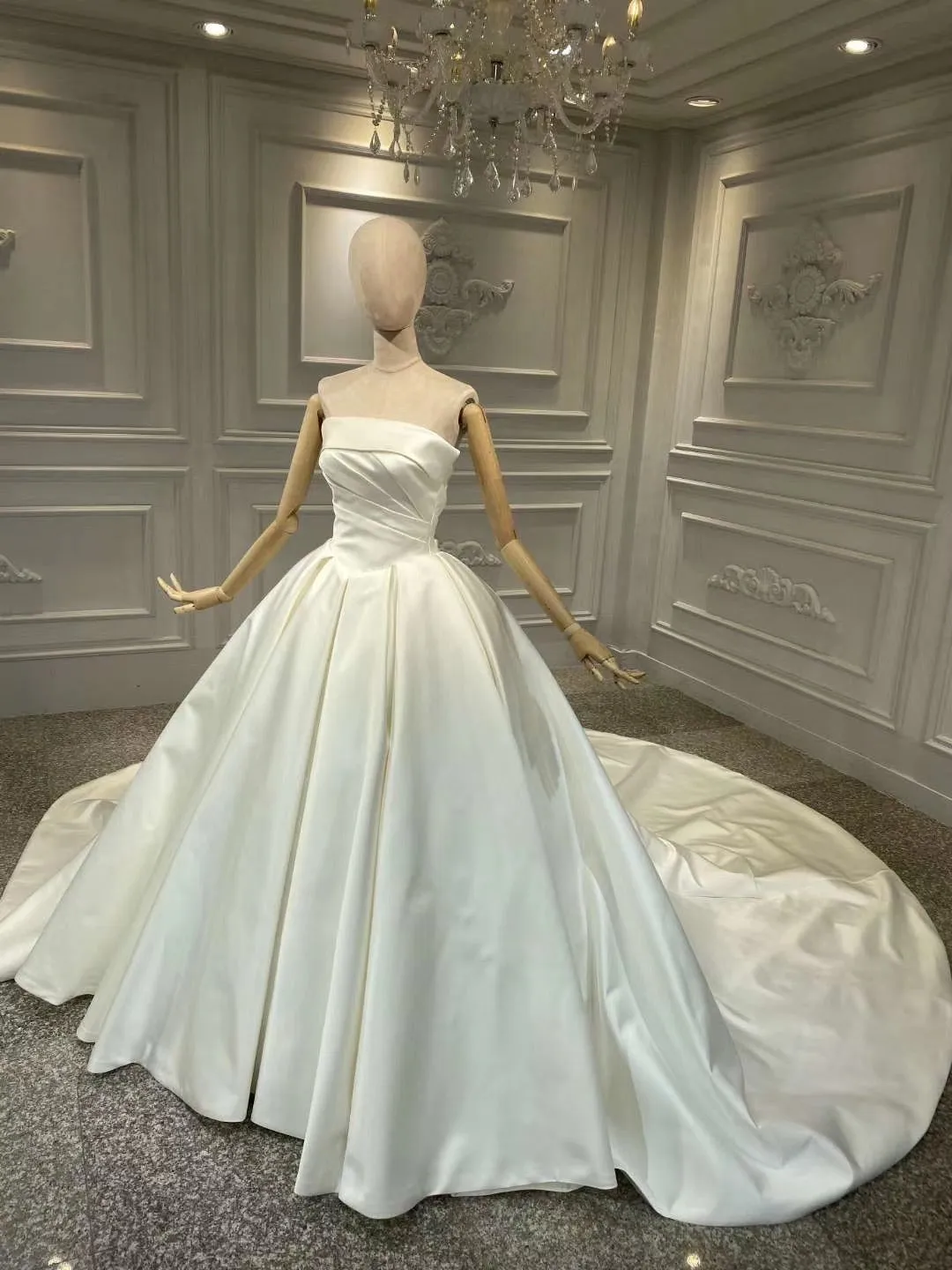 Vintage strapless matte satin wedding dress 2020
